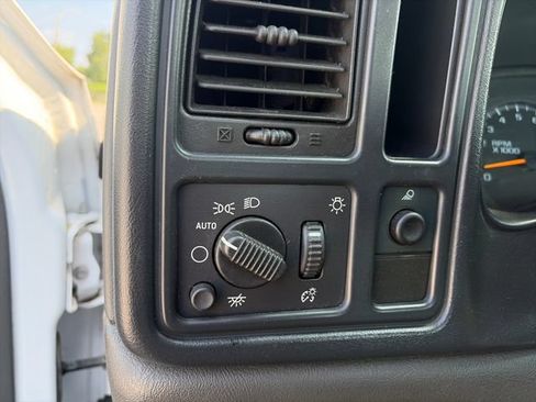 Used 2004 Chevrolet Silverado 1500 4x4 Regular Cab image 11