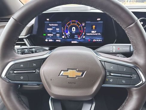 Used 2025 Chevrolet Suburban LT w/ Comfort Package image 11