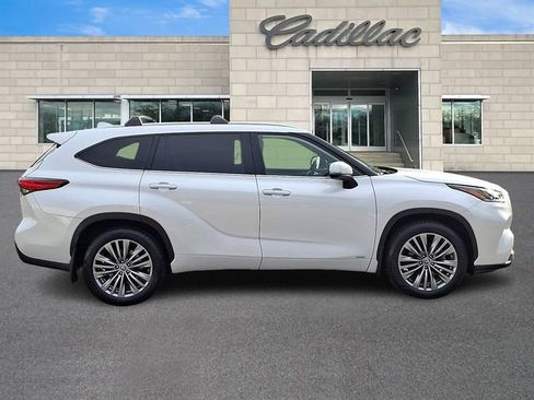 Used 2022 Toyota Highlander Platinum AWD/4WD image 8