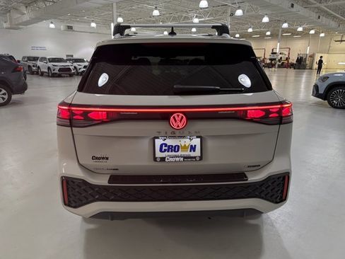 Certified 2026 Volkswagen Tiguan SEL R-Line image 7