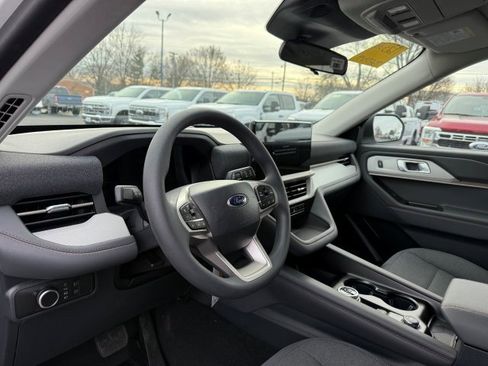 New 2026 Ford Explorer Active RWD image 12