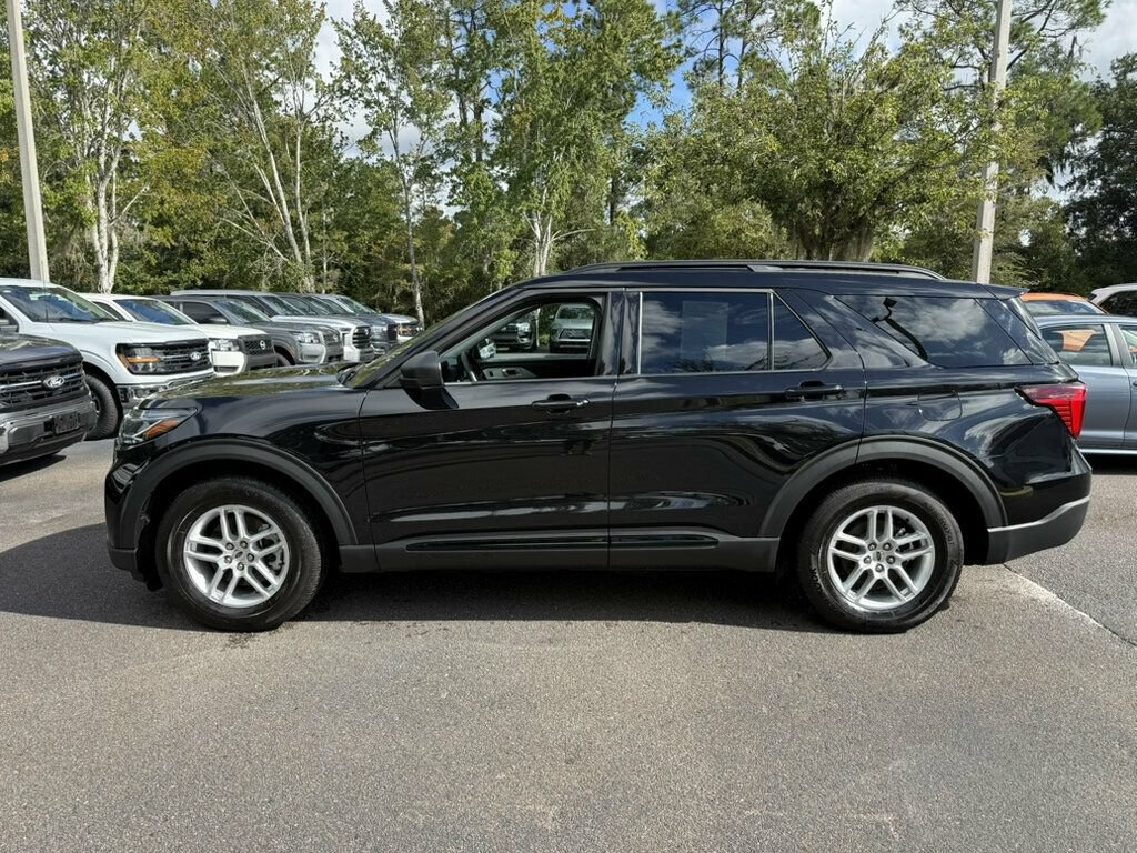 Used 2026 Ford Explorer Active w/ Active Comfort Package RWD image 2