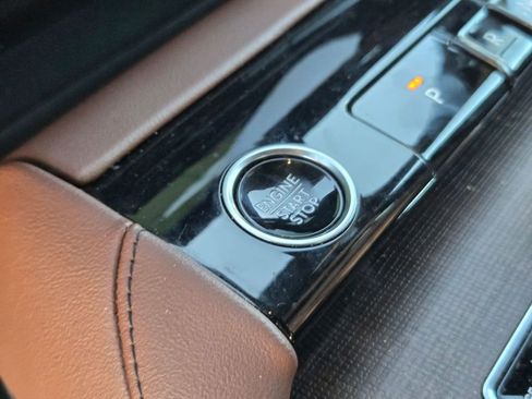 Used 2025 Lincoln Navigator Reserve image 14