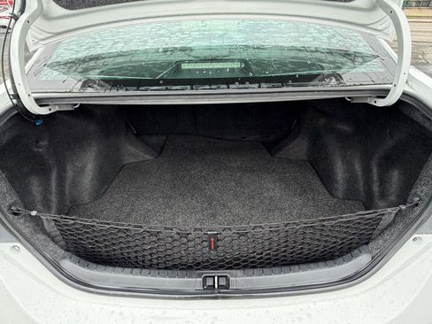 Used 2015 Toyota Corolla LE FWD image 18