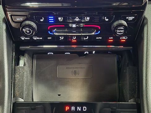 Used 2022 Jeep Grand Cherokee L Limited w/ Luxury Tech Group II RWD image 40