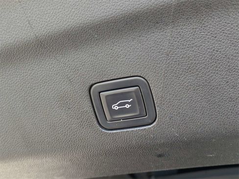 Used 2023 GMC Yukon Denali image 15