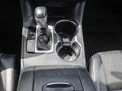 Used 2018 Toyota Highlander Plus FWD image 22