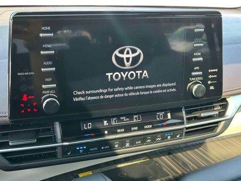 Used 2023 Toyota Sienna Platinum AWD/4WD image 35