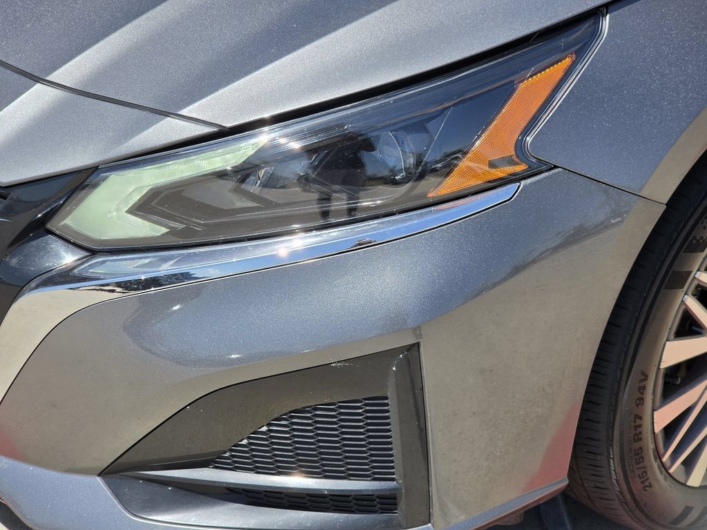 Used 2025 Nissan Altima 2.5 SV AWD/4WD image 7