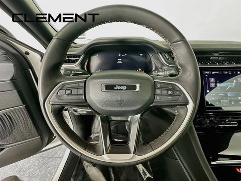 Used 2023 Jeep Grand Cherokee Altitude AWD/4WD image 15