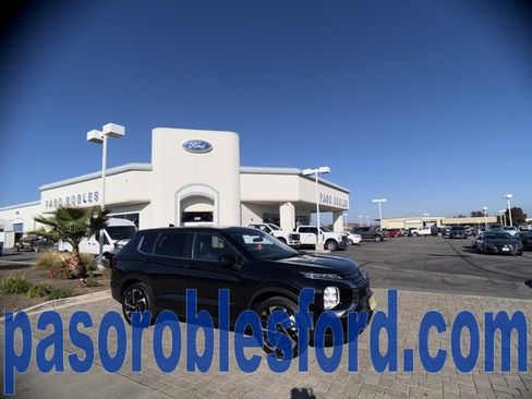 Used 2024 Mitsubishi Outlander SE image 1