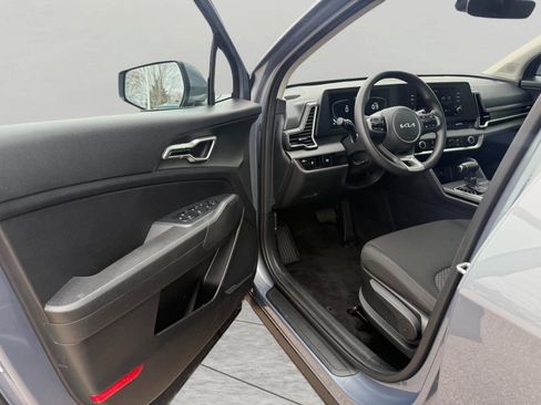 Certified 2025 Kia Sportage LX image 17