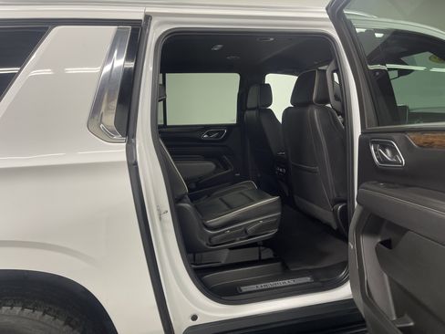 Used 2023 Chevrolet Suburban Premier AWD/4WD image 21
