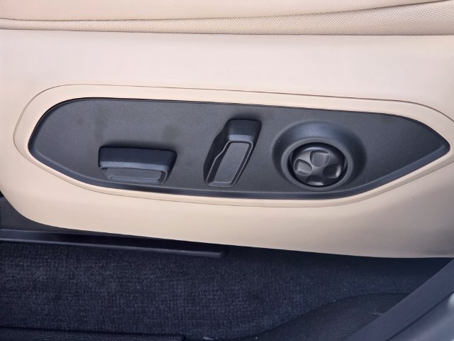 New 2027 Jeep Grand Cherokee Limited RWD image 16