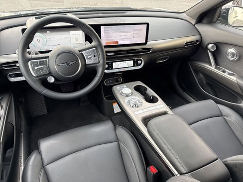 Used 2025 Genesis GV60 RWD image 21