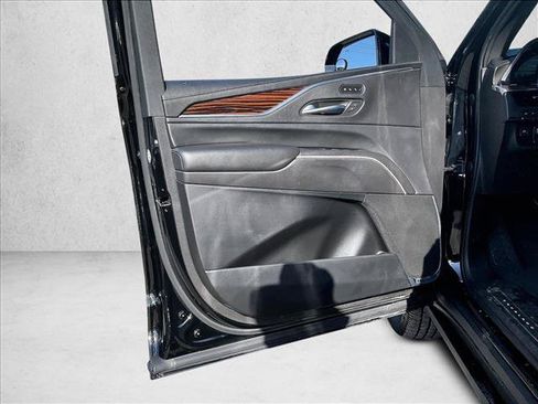 Used 2021 Cadillac Escalade ESV Premium Luxury w/ Driver Assist Tech Package AWD/4WD image 18