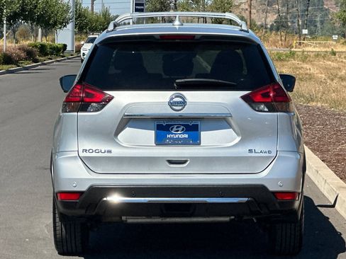 Used 2019 Nissan Rogue SL w/ Premium Package AWD/4WD image 4