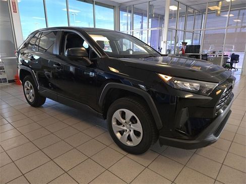 Used 2022 Toyota RAV4 LE image 2