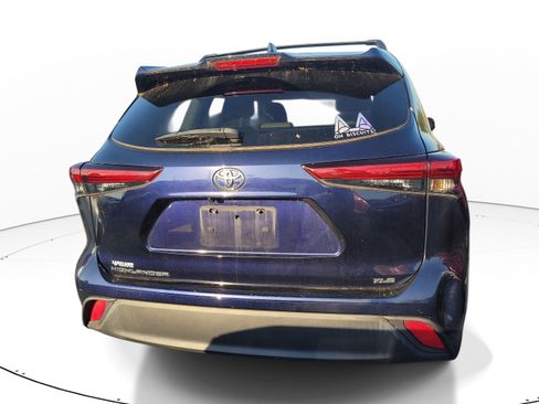 Used 2021 Toyota Highlander XLE FWD image 6