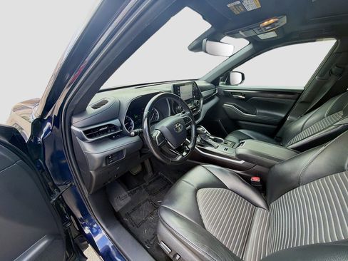 Used 2021 Toyota Highlander XSE FWD image 7