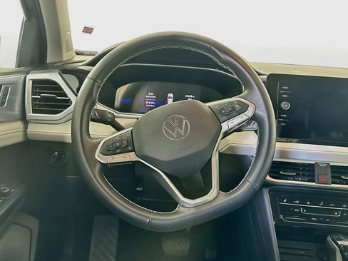 Used 2025 Volkswagen Taos SE FWD image 18