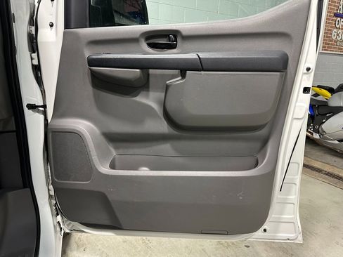 Used 2018 Nissan NV 2500 SV w/ Rear Door Glass Package image 11