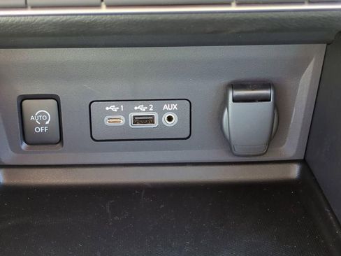 New 2025 Nissan Sentra SR w/ Midnight Edition image 16