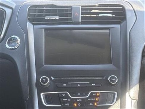 Used 2018 Ford Fusion SE w/ Equipment Group 201A image 29