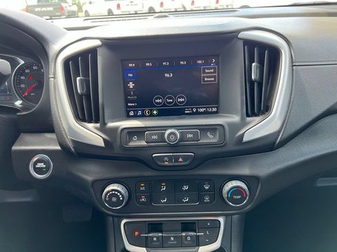 Used 2024 GMC Terrain SLE FWD image 19