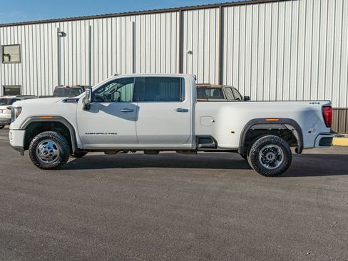 Used 2022 GMC Sierra 3500 Denali w/ Denali Ultimate Package image 2