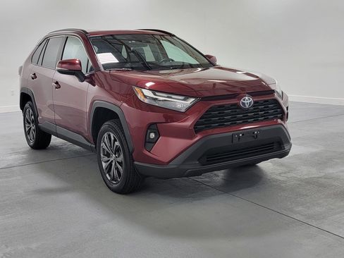 Certified 2022 Toyota RAV4 XLE Premium image 2