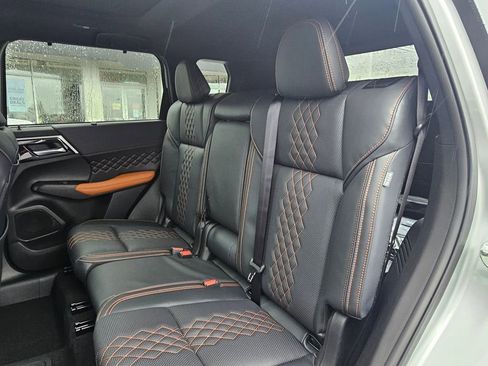 New 2025 Mitsubishi Outlander SEL image 12