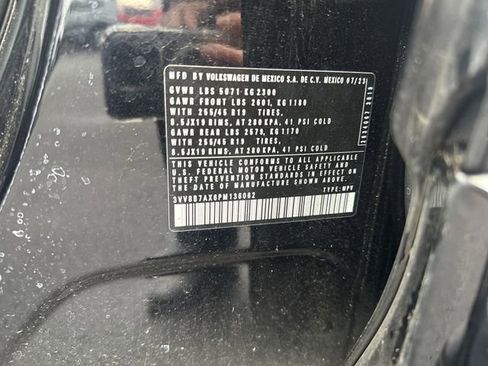 Used 2023 Volkswagen Tiguan SE R-Line image 15