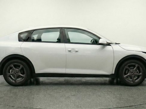 Used 2025 Kia K4 LXS image 11