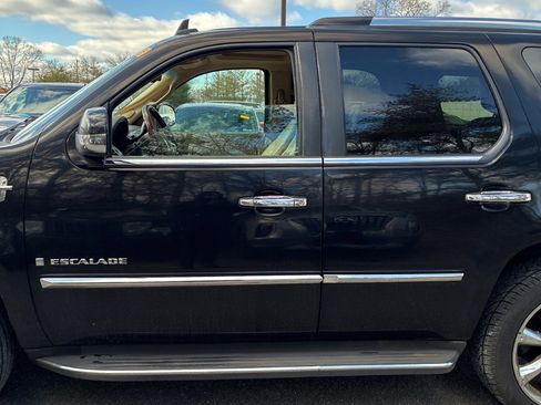 Used 2009 Cadillac Escalade AWD image 6