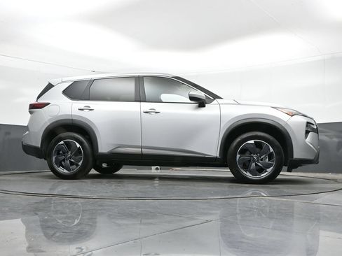 Used 2025 Nissan Rogue SV AWD/4WD image 43