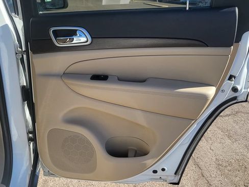 Used 2018 Jeep Grand Cherokee Laredo AWD/4WD image 19