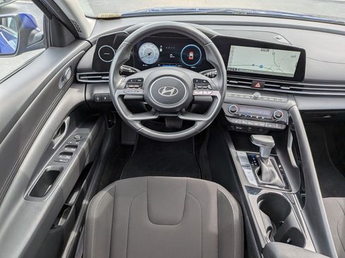 Used 2025 Hyundai Elantra SEL FWD image 31