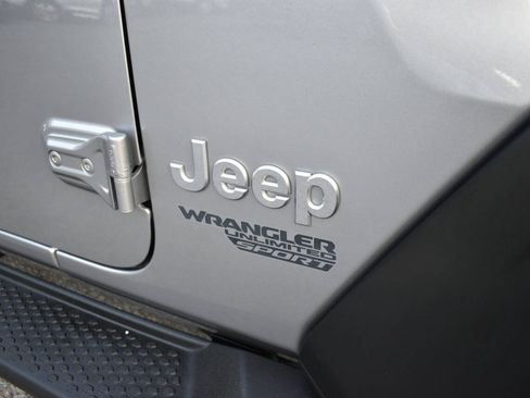 Used 2018 Jeep Wrangler Unlimited Sport AWD/4WD image 37