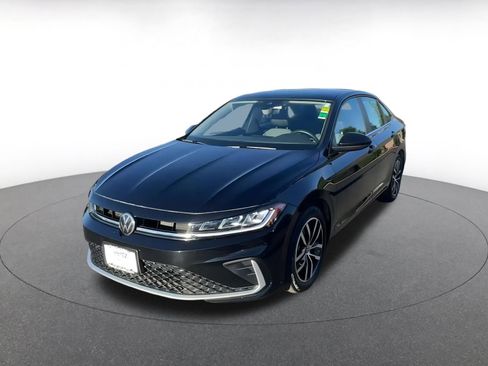 Used 2025 Volkswagen Jetta SE image 7