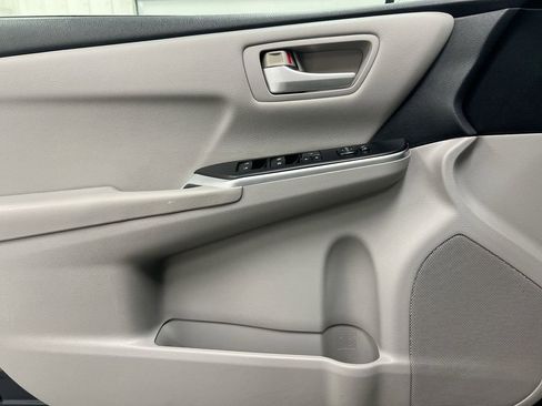 Used 2015 Toyota Camry LE image 20