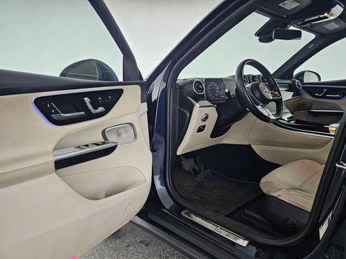 Certified 2023 Mercedes-Benz GLC 300 w/ Pinnacle Trim Package image 19