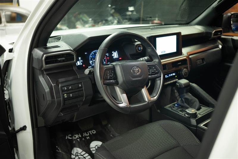 Used 2025 Toyota 4Runner SR5 AWD/4WD image 9
