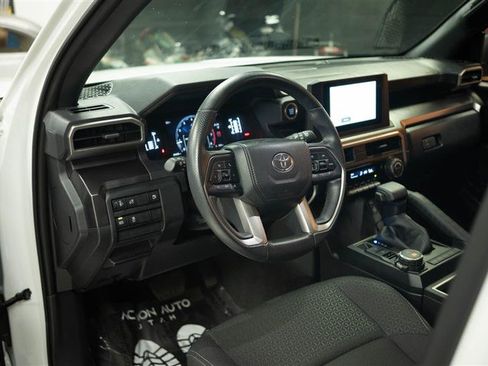 Used 2025 Toyota 4Runner SR5 AWD/4WD image 9