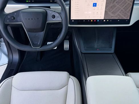 Used 2023 Tesla Model X Plaid image 21