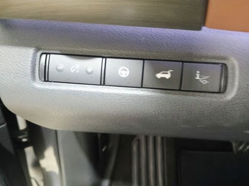 Used 2023 Nissan Pathfinder Platinum image 12