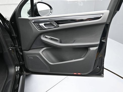 Certified 2026 Porsche Macan AWD/4WD image 28