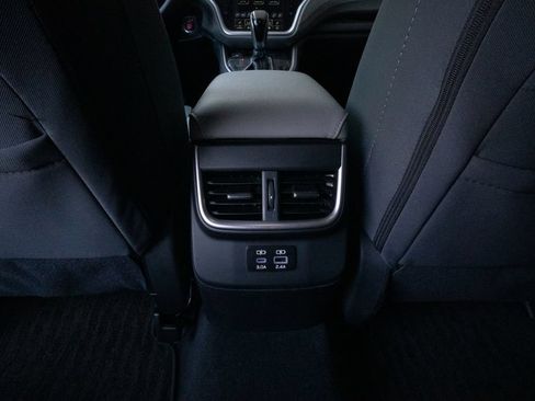 Used 2025 Subaru Outback Premium AWD/4WD image 18