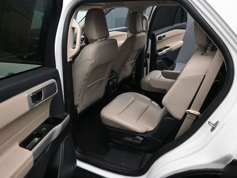 Used 2023 Ford Explorer XLT w/ Equipment Group 202A AWD/4WD image 18