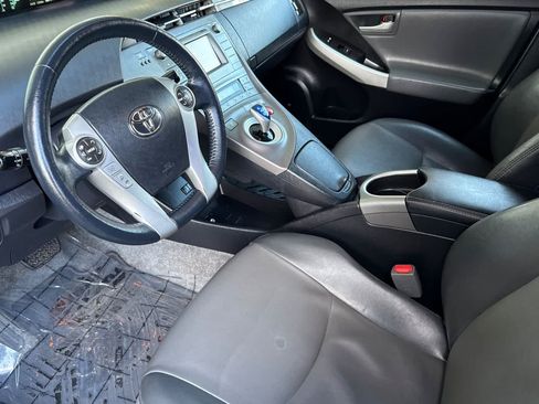 Used 2015 Toyota Prius Five FWD image 11
